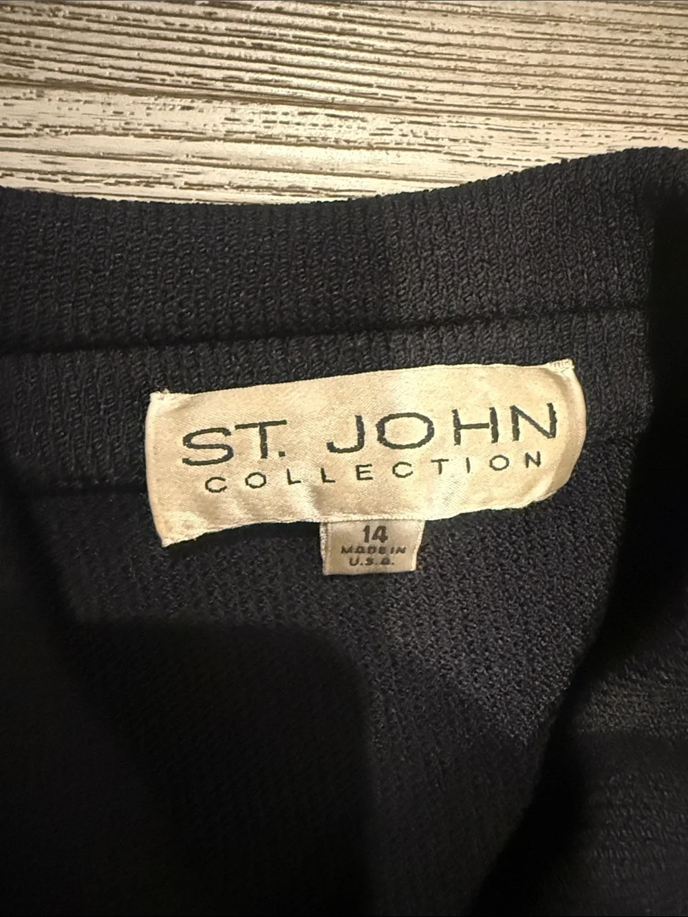 St. John Black Women's Zip-Front Jacket - Sleek Minimal Design - Picture 4 of 8